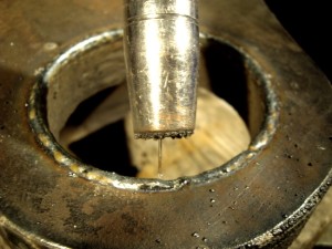 Восстановление цилиндрических отверстий автоматической наплавкой